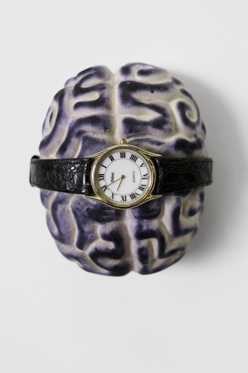 Daphne Ahlers, Der fiktive Unternehmer (9:55), 2022. Plaster, ink, wristwatch. Courtesy of the artist and Sundy, London. Photo: Liam Tickner.