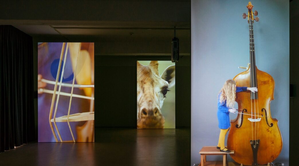 Annika Kahrs, Infra Voice, 2018, 3-channel video installation. Hamburger Kunsthalle, on permanent loan from the Fonds für Junge. Kunst of the Stiftung Hamburger Kunstsammlungen. © Annika Kahrs.