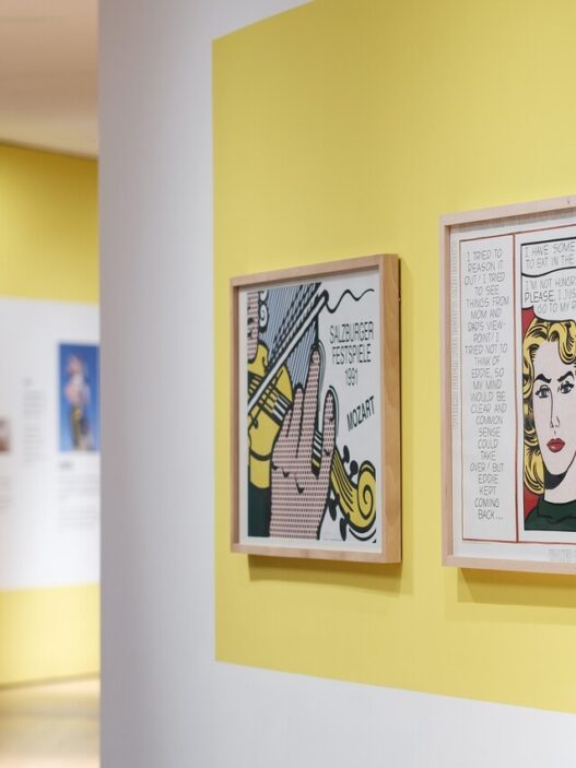 Left to right: Roy Lichtenstein, Salzburguer Festspiele, 1991.65 × 86.5 cm. Eddie - Diptych, 1985. 78 × 91 cm. Installation view. Photo: Liu Xiangli. © HEM.