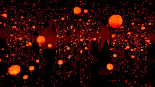 Yayoi Kusama, INFINITY MIRRORED ROOM—DANCING LIGHTS THAT FLEW UP TO THE UNIVERSE, 2019. Mirrored glass, wood, LED lighting system, metal, and acrylic panel. Courtesy of David Zwirner.