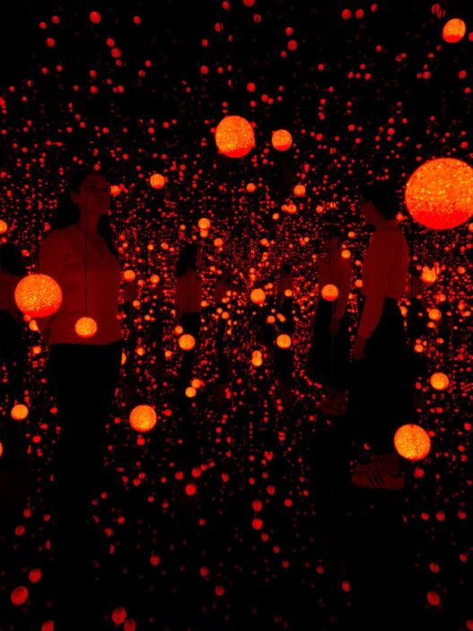 Yayoi Kusama, INFINITY MIRRORED ROOM—DANCING LIGHTS THAT FLEW UP TO THE UNIVERSE, 2019. Mirrored glass, wood, LED lighting system, metal, and acrylic panel. Courtesy of David Zwirner.