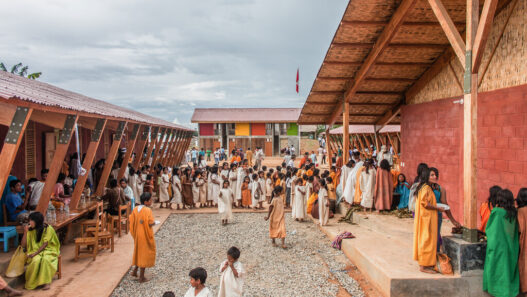 Marta Maccaglia (Semillas), Paulo Afonso, Ignacio Bosch, Borja Bosch, Chuquibambilla School, Pangoa, Perú, 2013. Photo: Paulo Afonso.