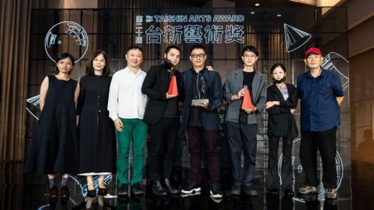 From left: Kai-Ting Yang, Pao-Hui Chang, Lee-Chun Yao, Qi-Yin Yang, Huan-Hsiung Li, Yi Fan Li, Tzu-Ni Hung, and Mo-Lin Wang.