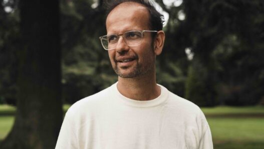 Tino Sehgal in the grounds at Blenheim. Photo by Edd Horder. Courtesy of Blenheim Art Foundation.