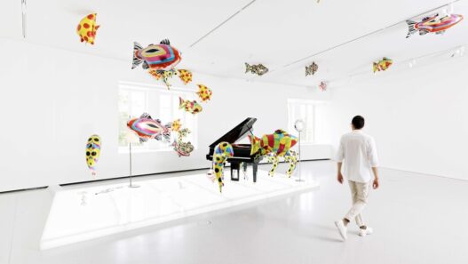 Philippe Parreno, Quasi Objects : My Room is a Fish Bowl, AC/DC Snakes, Happy Ending, Il Tempo del Postino, Opalescent acrylic glass podium, Disklavier Piano, 2014–2022. Photo: Aurélien Mole.