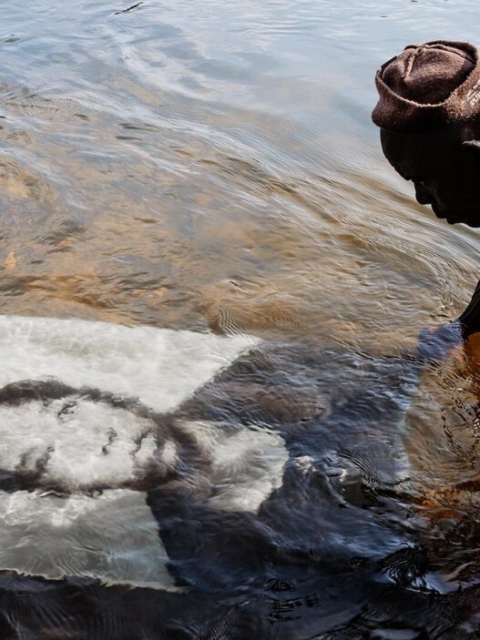 Aline Motta, Pontes sobre Abismos#6 [Bridges over the abyss #6], 2017. Digital photograph, dimensions variable. Courtesy of the artist.