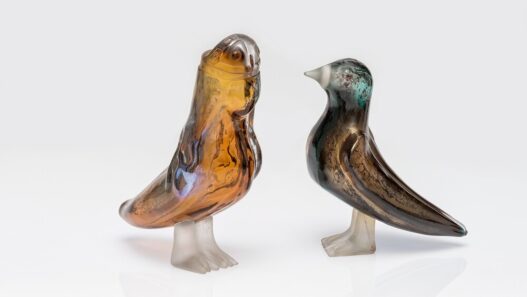 Felekşan Onar, Tereus and Messenger Bird, 2022. Mouth-blown glass, 24.5 x 23 x 10cm and 18 x 24.5 x 10.5 cm. Photo: Kerem Sanlıman