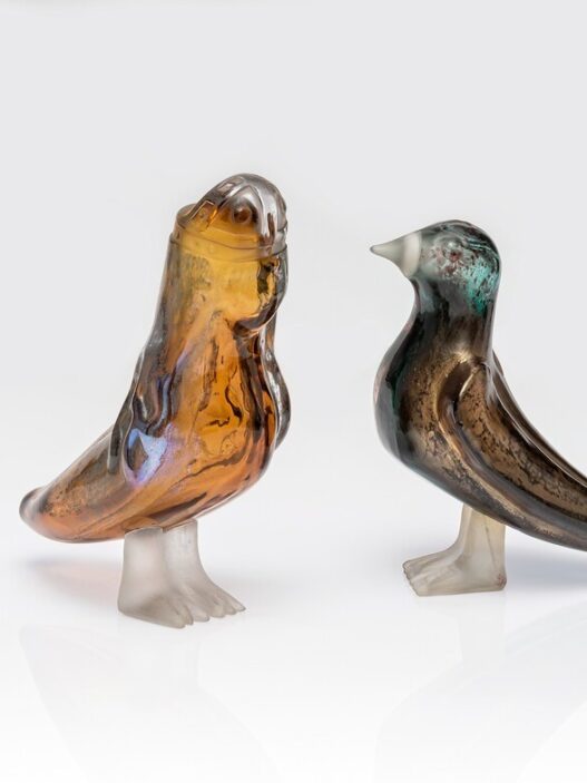 Felekşan Onar, Tereus and Messenger Bird, 2022. Mouth-blown glass, 24.5 x 23 x 10cm and 18 x 24.5 x 10.5 cm. Photo: Kerem Sanlıman