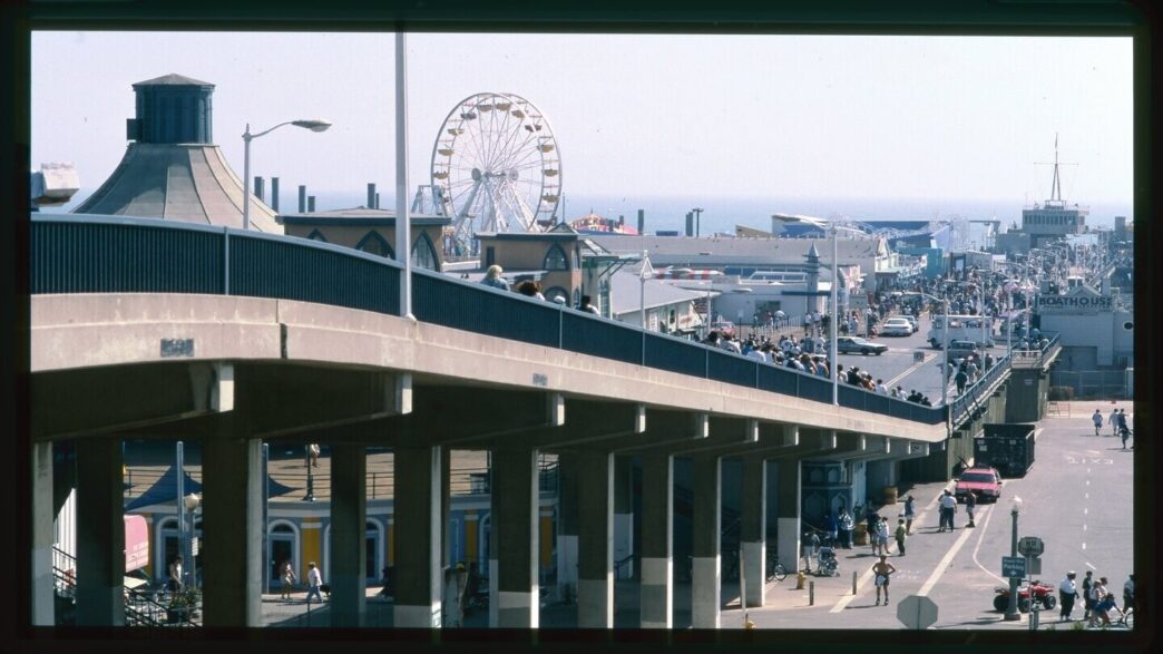 André Corboz, Santa Monica as seen from personal desk during Getty Center residency, 1993. Fondo A. Corboz, Biblioteca dell’Accademia di architettura, USI.