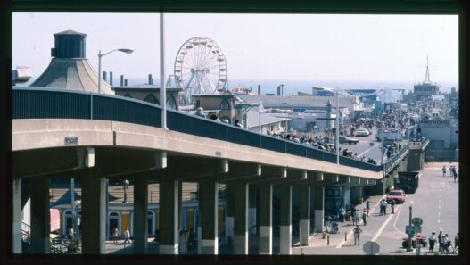 André Corboz, Santa Monica as seen from personal desk during Getty Center residency, 1993. Fondo A. Corboz, Biblioteca dell’Accademia di architettura, USI.