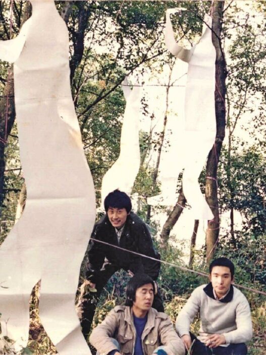 Pond Society, Work No. 2, Strollers In The Green Space, 1986. © Zhang Peili.-Sigg Fellowship