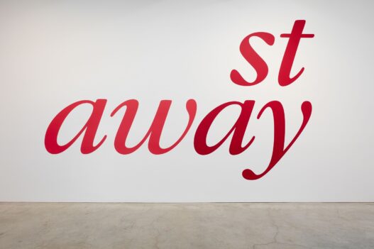 Kay Rosen, Stay Away, 2021. Acrylic paint on wall, dimensions variable. Installation view, Sikkema Jenkins & Co, New York. © Kay Rosen. Courtesy of Sikkema Jenkins & Co., New York.