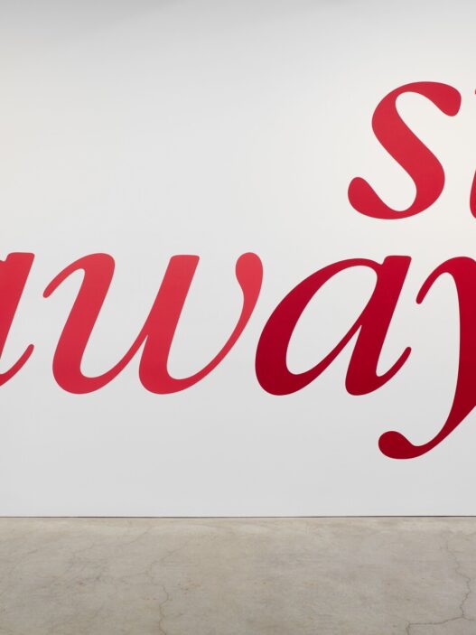 Kay Rosen, Stay Away, 2021. Acrylic paint on wall, dimensions variable. Installation view, Sikkema Jenkins & Co, New York. © Kay Rosen. Courtesy of Sikkema Jenkins & Co., New York.