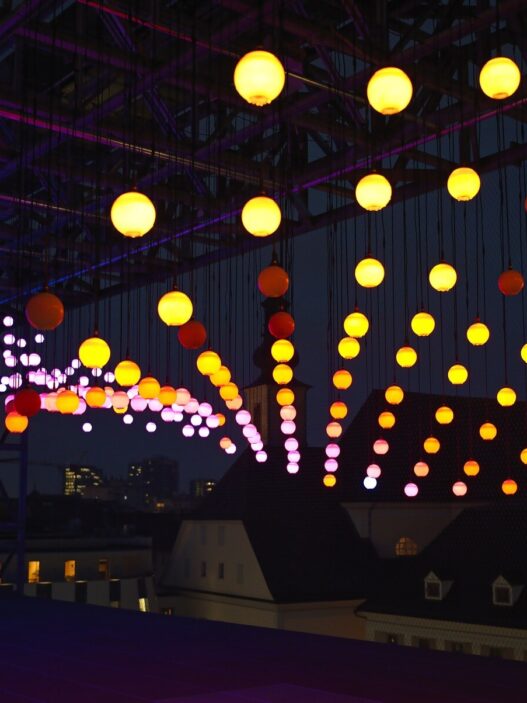 Squidsoup, WAVE. Installation view, rooftop of the OK Linz, Linz, Austria, 2022. Photo: Michael Maritsch. OÖ Landes-Kultur GmbH.