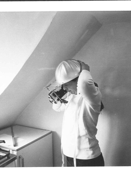 Margaret Raspé with the camera helmet, 1971. Photo: Herbert Lachmayer. Courtesy of the artist and Deutsche Kinemathek, Berlin. Haus am Waldsee.