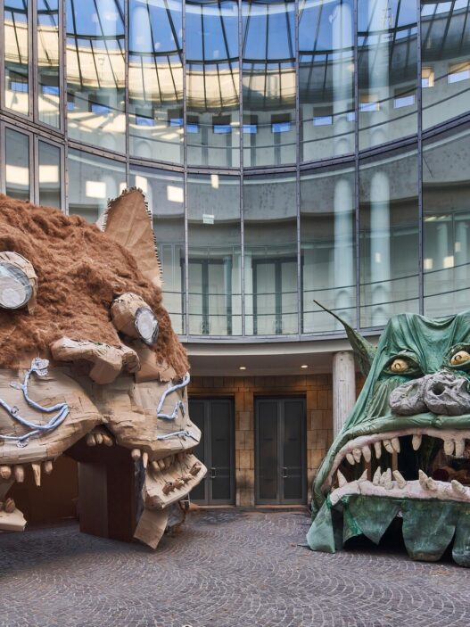 View of Monster Chetwynd, A CAT IS NOT A DOG, 2023. © Schirn Kunsthalle Frankfurt 2023. Photo: Norbert Miguletz.