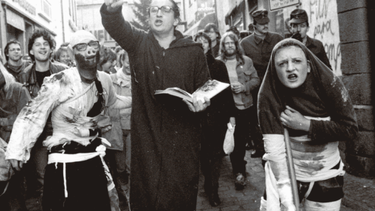 Shopping frenzy demo with Matthias Deutschmann as a penitential preacher, December 1984. © unknown. Biennale für Freiburg.