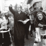 Shopping frenzy demo with Matthias Deutschmann as a penitential preacher, December 1984. © unknown. Biennale für Freiburg.