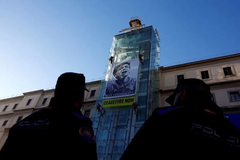 Art Activists Call for Gaza Ceasefire with Giant Banner in Madrid