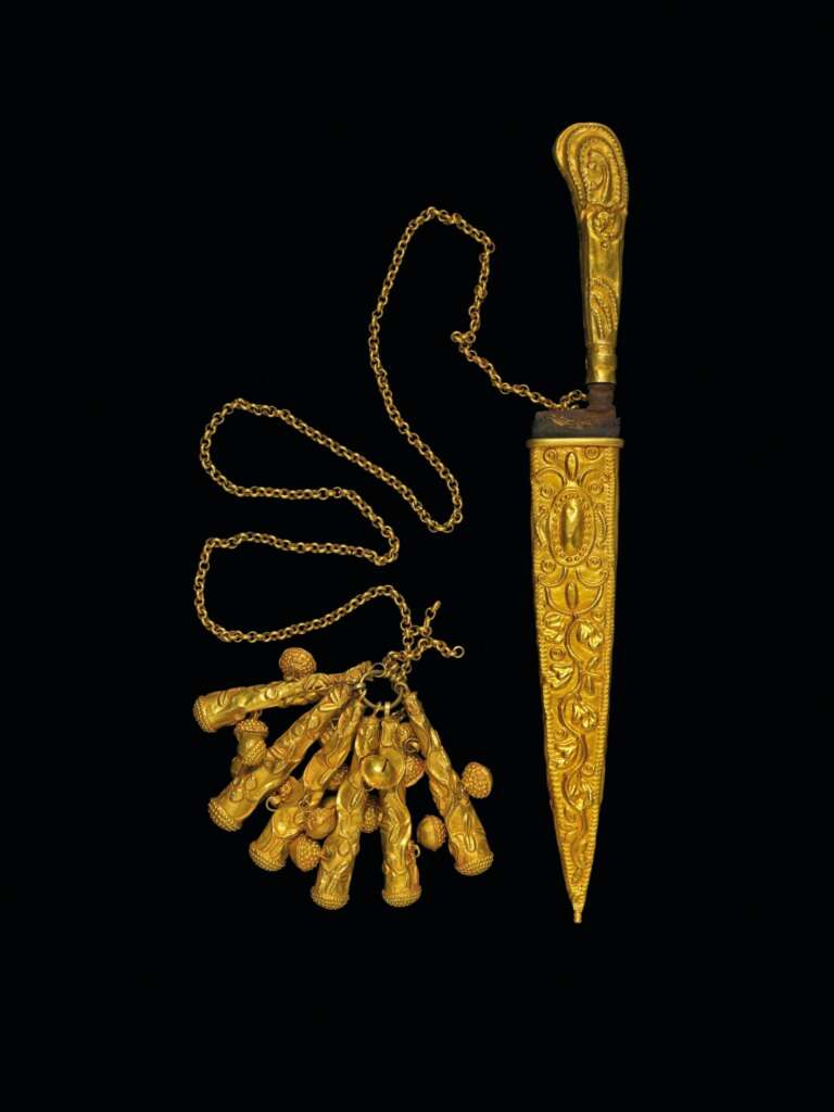 Ceremonial knife and sheath, 18th or 19th century, British Museum © Trustees of the British Museum