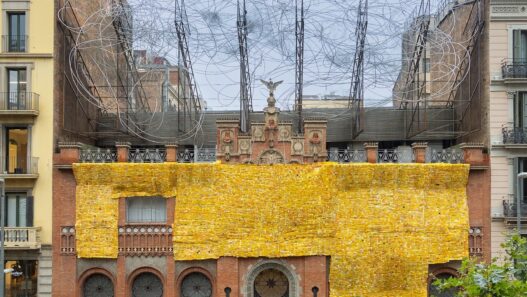 Museu Tàpies Presents Serge Attukwei Clottey's "Beyond the Skin" Project